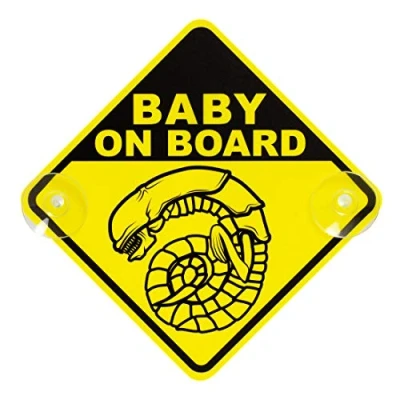 Abbildung von getDigital Chestburster Baby on Board Auto Schild Gelbes Kinder Warnschild mit 2 Saugnäpfen als lustiger Fanartikel zur berühmten Alien Film Reihe 16 x cm