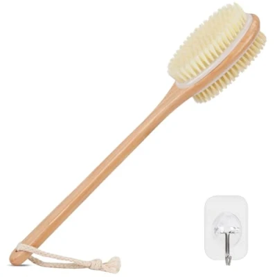 Abbildung von Alyvisun Rückenbürste aus Holz für Dusche mit Langem Griff, Doppelseitige Rückenschrubber Steifen und Weichen Borsten, Nass Trocken Peeling Körperbürste