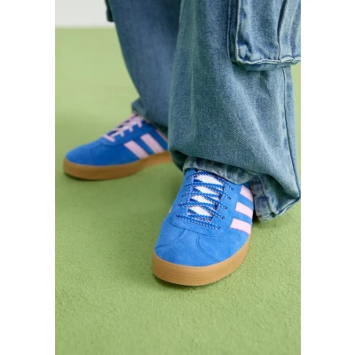 Abbildung von adidas Originals Gazelle W Sneaker low, Damen, Größe: 37 1/3, Blue/orchid fusion/gum Leder