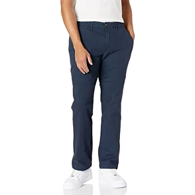 Abbildung von Amazon Essentials Herren Lässige Stretch Chinohose mit sportlicher Passform (in Übergrößen erhältlich), Marineblau, 40W / 28L
