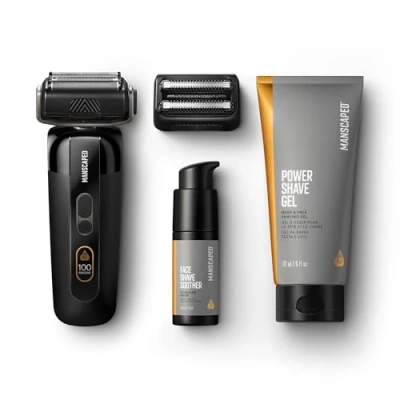 Abbildung von MANSCAPED® The Chairman™ PRO Package Folienrasierer für Männer mit zwei austauschbaren Klingen, SkinSafe® Folie vier Klingen und Barttrimmer, Power Shave Gel, Face Soother Aftershave gel