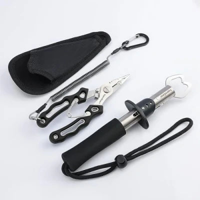 Abbildung von supregear Fischerei Zange und Greifer Set, Edelstahl Multifunktion Angelhaken Entferner mit Linien Schneidewerkzeug, Sicherheits Spule Lanyard, Nylon Scheide Angel Werkzeug Bastelsatz, Schwarz