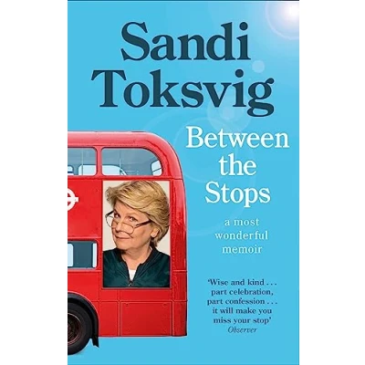 Abbildung von Between The Stops: View of My Life from Top Number 12 Bus: long awaited memoir star QI and Great British Bake Off