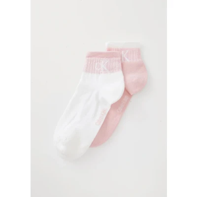 Abbildung von Calvin Klein Jeans Socken »CKJ WOMEN QUARTER 2P GLOSSY RIB«, (2 Paar), mit dezentem Logo Design