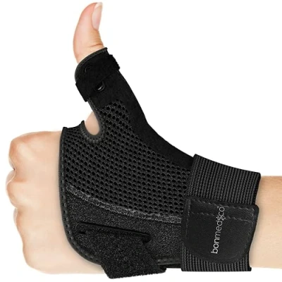 Abbildung von bonmedico Daumenbandage Rechts/Links Handgelenkbandage mit Daumenschiene Handbandage bei Schmerzen im Daumen, Verstauchungen, Überlastung Universalgröße (Schwarz)