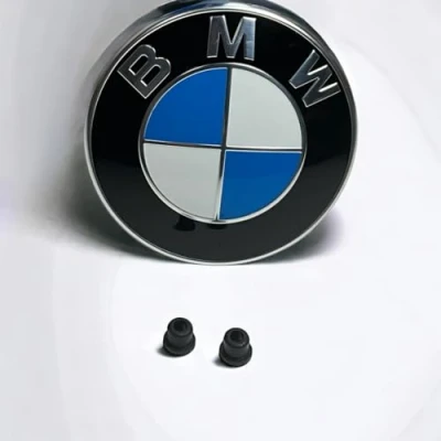Abbildung von BMW Original Logo für Motorhaube mit Ösen., aus Silber