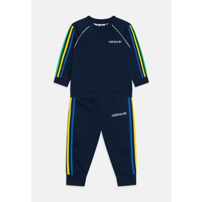 Abbildung von adidas Originals CREW Unisex SET Sweatshirt für Kinder, Größe: 62, Night indigo
