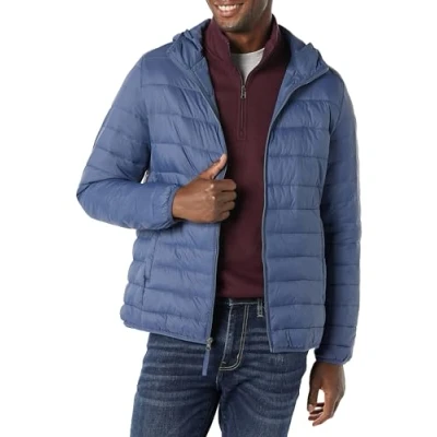 Abbildung von Amazon Essentials Herren Leichte, Wasserabweisende, verstaubare Kapuzenjacke, Indigo, XL