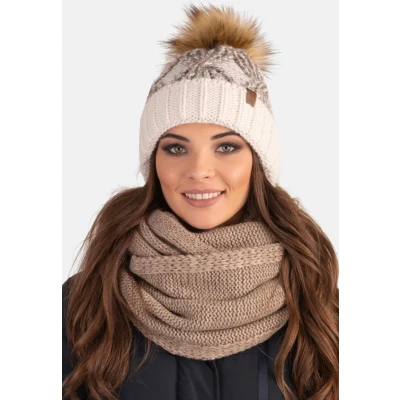 Abbildung von Visience Winter Mütze Mit Bommel Für Damen Aus Wärmendem Garn Bommelmütze Weichem Vlies Innenfutter Antistatische Perfekte Passform Kalte Wintertage Modell 7029, Ecru,Einheitsgröße