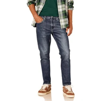 Abbildung von Amazon Essentials Herren Slim Fit Jeans, Dunkle Waschung, 32W / 33L
