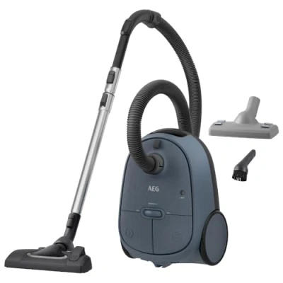 Abbildung von AEG CLEAN 6000 AB61C2DB Staubsauger mit Beutel / hohe Saugleistung inkl. Polsterdüse 50 % Recyclingkunststoff ideal für Haustierbesitzer Reinigen von Polstern 12 m Kabel 750 W Blau