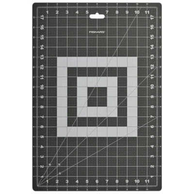 Abbildung von Fiskars A3 Schneidematte, 30 cm x 45 cm, Schnittfest, 1003894