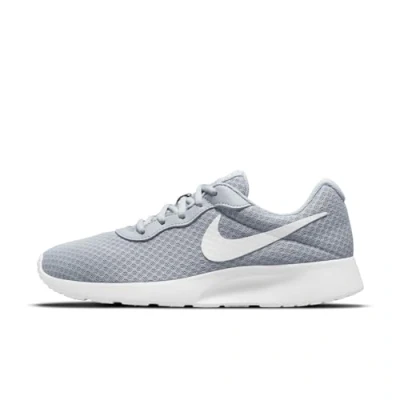 Abbildung von Nike Damen Tanjun Sneakers, Wolf Grey White Barely Volt Bl, 36 EU