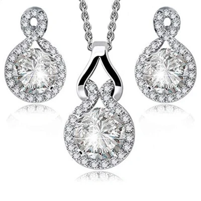 Abbildung von Crystalline Azuria Rund Weiß Zirkonia Kristalle Schmuck Set Halskette Anhänger 45 cm Ohrstecker Ohrringe 18 kt Vergoldet für Damen
