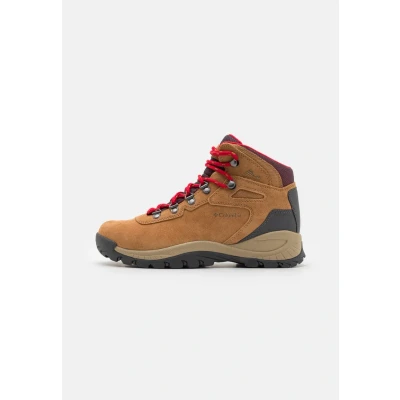 Abbildung von Columbia Newton Ridge PLUS Waterproof Amped Hikingschuh, Damen, Größe: 40, Elk/ mountain red Schuhe