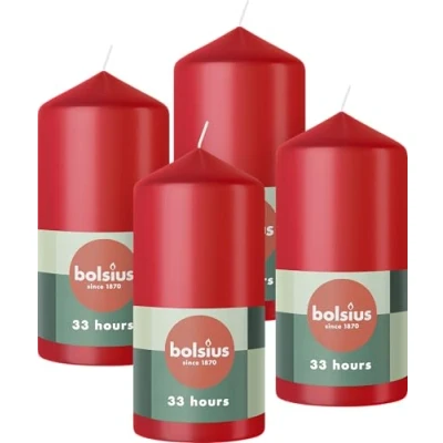 Abbildung von Bolsius Glatte Stumpenkerzen Rot 4 Stück 12 x 6 cm Dekorative Haushaltkerzen Länge Brenndauer 33 Stunden Unparfümierte Enthält Natürliches Pflanzenwachs Ohne Palmöl Valentinstag