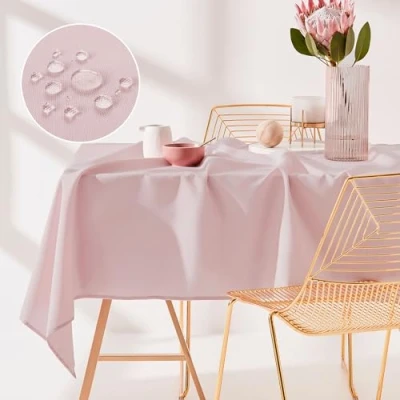 Abbildung von ROOM99 Aura Tischdecke 140 x 200 cm Tischtuch Tafeldecke Fleckschutz Abwaschbar Wasserabweisend Schmutzabweisend Polyester Rechteckig Bankett Dekoration Ganzjährig Puderrosa