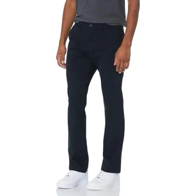 Abbildung von Amazon Essentials Herren Chinohose, Komfortabler, Gewaschener Stretch, Skinny Passform (Früher Goodthreads), Schwarz, 32W / 30L