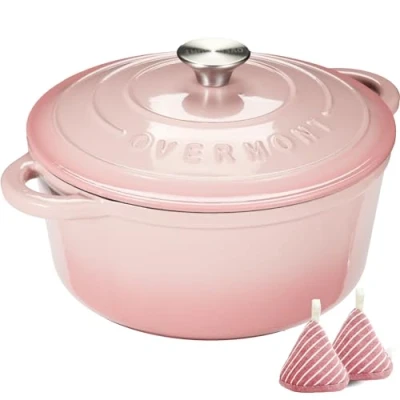 Abbildung von Overmont Bräter emaille Gusseisen Topf Schmortopf 26cm backofengeeignet mit Deckel und Kochbuch für Küche Backen Schmoren Braten Rosa