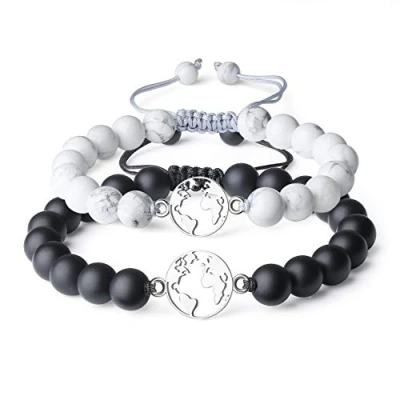 Abbildung von COAI Geschenkideen Partner Armbänder Freundschaftsarmbänder aus Howlith und Matt Onyx mit Weltkugel Anhänger