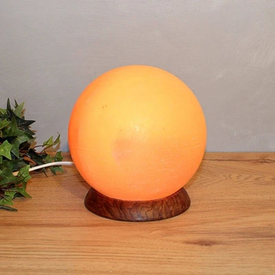 Abbildung von HIMALAYA SALT DREAMS Salzkristall Tischlampe »Planet«, Leuchtmittel E14 wechselbar, Handgefertigt aus jeder Stein ein Unikat, ca.1,9 kg