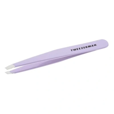 Abbildung von TWEEZERMAN Pinzette (Handgeschliffene Schräge Spitzen, Augenbrauen zupfen, Profi Qualität, Rostfreier Edelstahl), Lavendel (Amazon Exklusiv)