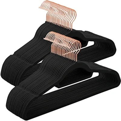Abbildung von SONGMICS Samt Kleiderbügel, 50 Stück, Anti Rutsch, Jackenbügel, drehbarer Haken in Roségold, Dicke 0,6 cm, platzsparend, 45 cm lang, für Jacken, Hemden, Röcke, Hosen, Krawatten, schwarz CRF21BK50