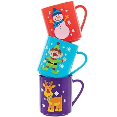 Abbildung von Baker Ross FX398 Weihnachtsfreunde Plastik Becher 4er Pack, Kinder Plastikbecher, Weihnachtsbecher für Kinder, wiederverwendbare Plastikbecher