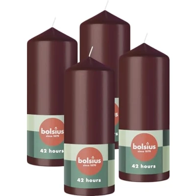 Abbildung von Bolsius Glatte Stumpenkerzen Bordeauxrot 4 Stück 15 x 6 cm Dekorative Haushaltkerzen Länge Brenndauer 42 Stunden Unparfümierte Enthält Natürliches Pflanzenwachs Ohne Palmöl
