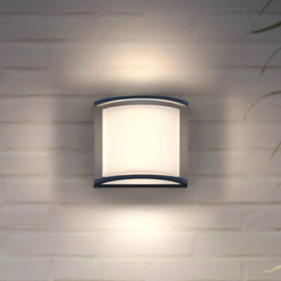 Abbildung von Philips Outdoor Ultra Efficient Samondra Wandleuchte 3,8W, 2700 Kelvin, IP44 wetterfest, anthrazit