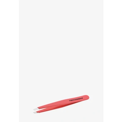Abbildung von Tweezerman Slant Tweezer Geranium