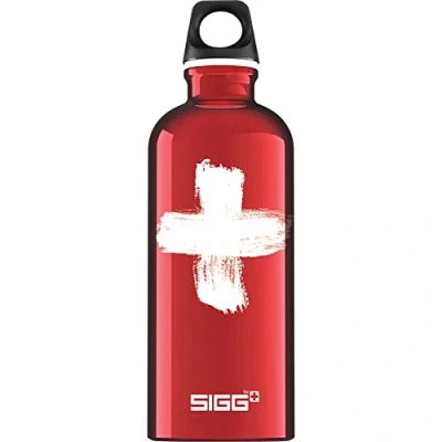 Abbildung von SIGG Alu Trinkflasche Traveller Swiss Red Klimaneutral Zertifiziert Für Kohlensäurehaltige Getränke Geeignet Auslaufsicher Federleicht BPA frei Rot 0,6L