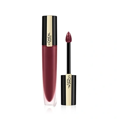 Abbildung von l&#039;Oréal Paris Make Up Rouge Signature Empowereds flüssiger Lippenstift, lange haltbar, leichte Formel und Finish Extra Matte, 142 Treasured