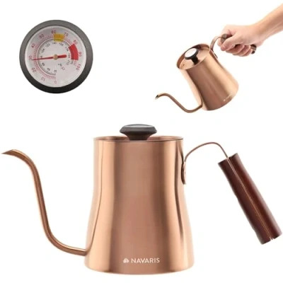Abbildung von Navaris Wasserkocher Wasserkessel für Kaffee Zubereitung 1l Schwanenhals Kessel inkl. Thermometer mit langem Ausgießer und Holzgriff Kupferdesign