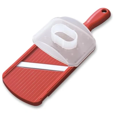 Abbildung von Kyocera Keramik Universalhobel, 4 Stufen, Rot, Extra scharfe Klingen, Gemüsehobel mit Fingerschutz, Kunststoffrahmen, ergonomischer Griff und Aufhängeloch, Küchenreibe Hand