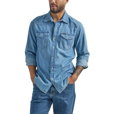 Abbildung von Wrangler Herren Iconic Denim Regular Fit Snap Shirt Hemd mit Button Down Kragen, Lake Wash, Klein