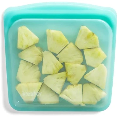 Abbildung von Stasher Wiederverwendbare Silikonbeutel zur Aufbewahrung von Lebensmitteln, Sandwich Bag, Aqua, Hitze , Spülmaschinen &amp; Gefrierfest, Umweltfreundlich, Tragbare Lunch Tasche, Leckagefrei, 795 ml