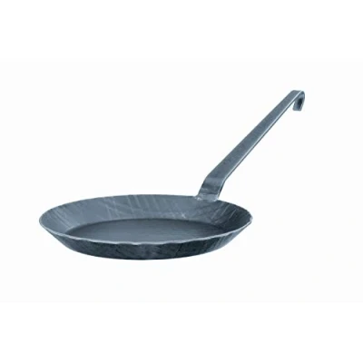 Abbildung von RÖSLE Bratpfanne Schmiedeeisern Serie 1888, Hochwertige schmiedeeiserne für knusprige Bratkatoffeln und kurzgebratenes Fleisch, Hakenstil, Grill Induktionsgeeignet, Schwarz, 24 cm