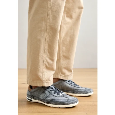 Abbildung von bugatti Bequeme Schnürschuh Memory Foam Elegante Casual Easy Fit Sneaker aus Austauschbaren Einlegesohlen, Dunkelblau, 41 EU
