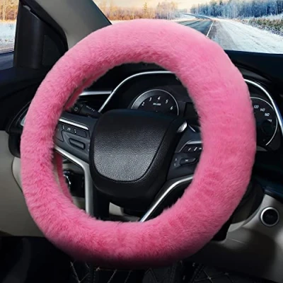 Abbildung von Pahajim Lenkradbezug Fell Lenkradhülle Winter Universal 36 39cm Lenkrad Fellbezug Lenkradschoner Uberzug Plüsch Atmungsaktiv Lenkradschutz (Rosa)