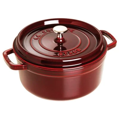 Abbildung von STAUB Gusseisen Bräter/Cocotte, Rund 26 cm, 5 L, Aromaregen Funktion, Für alle Herdarten geeignet, Grenadine Rot