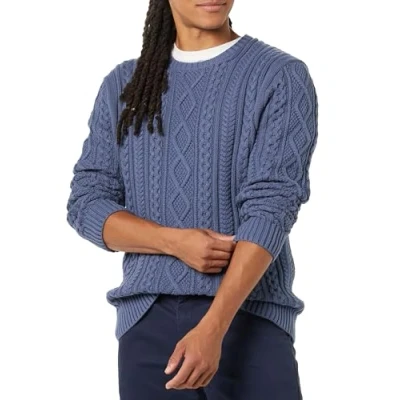 Abbildung von Amazon Essentials Herren Pullover mit Langen Ärmeln und Rundhalsausschnitt aus 100% Baumwolle Zopfmuster, Dunkelblau, M