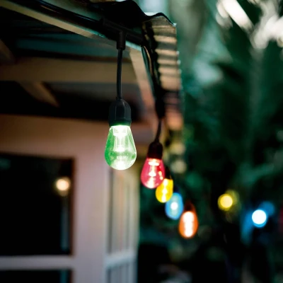 Abbildung von LEDVANCE SMART+ Outdoor WiFi Lichterkette, 4,5W, 240lm, schwarz, warmweißes Licht (3000K) &amp; RGB mit 16 Mio. Farben, App steuerbar, kompatibel Amazon, Google, IP44