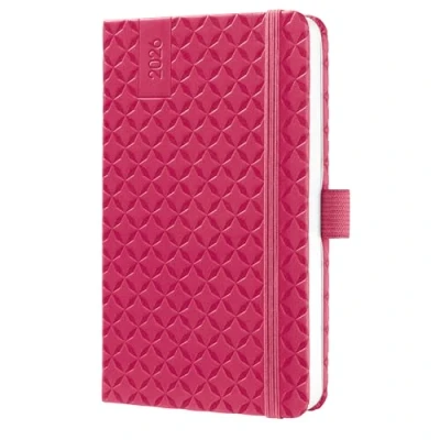 Abbildung von SIGEL J6104 Wochenkalender 2026 A6, pink, Hardcover, Gummiband, Stiftschlaufe, Einstecktasche, 174 Seiten, vegan, aus nachhaltigem Papier, Terminplaner Kalenderbuch Jolie