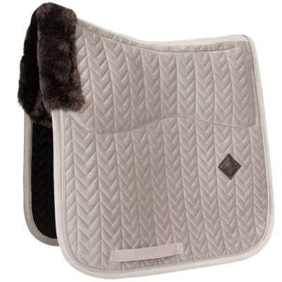 Abbildung von Kentucky Horsewear Dressurschabracke Skin Friendly Velvet Beige