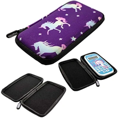Abbildung von caseroxx Taschenrechner Schutztasche passend für Texas Instruments Little Professor in Einhornmuster lila, Transport Aufbewahrung Etui Hülle
