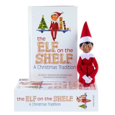 Abbildung von The Elf on Shelf® Eine Weihnachtstradition Junge mit Blauen Augen inkl. zauberhaft illustriertem Buch, Erinnerungsbox &amp; offizieller Adoptionsurkunde