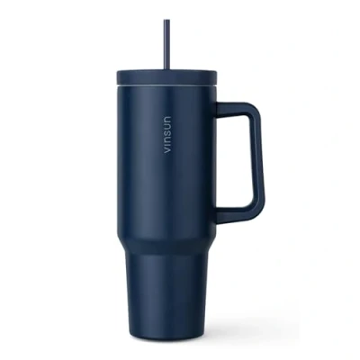 Abbildung von Vinsun Thermobecher 1200ml Tumbler Mug 40oz mit Strohhalm und Henkel Edelstahl, doppelwandig isoliert Heiß &amp; Kaltgetränke Isolierbecher, Trinkflasche
