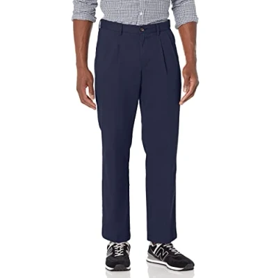Abbildung von Amazon Essentials Herren Knitterfreie Chinohose mit klassischer Passform und Bügelfalte (erhältlich in Big &amp; Tall), Marineblau, 32W / 30L