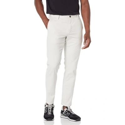 Abbildung von Amazon Essentials Herren Knitterarme Flatfront Chinohose, Enger Schnitt, Silber, 40W / 32L